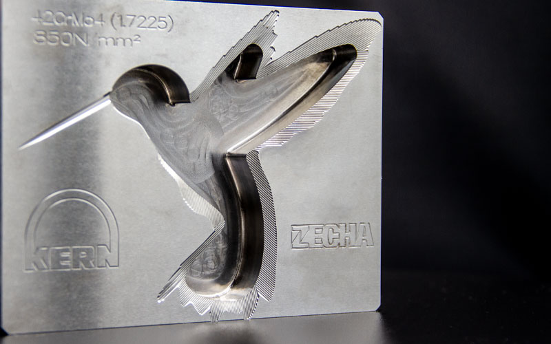 Logo-Gravur in gehärtetem Stahl mit 0,3 mm Kingfisher